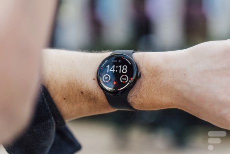 La Google Pixel Watch 4 // Source : Chlo&eacute; Pertuis - Frandroid