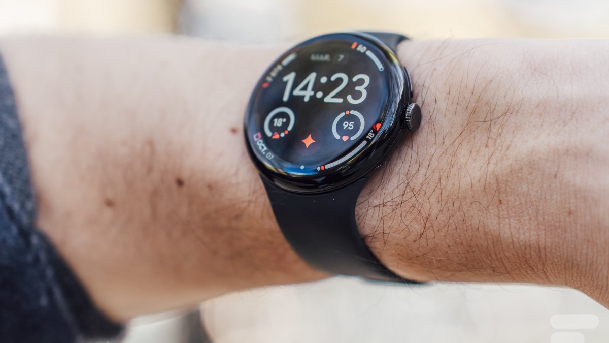 Gemini peut se déclencher simplement en levant le poignet sur la Google Pixel Watch 4