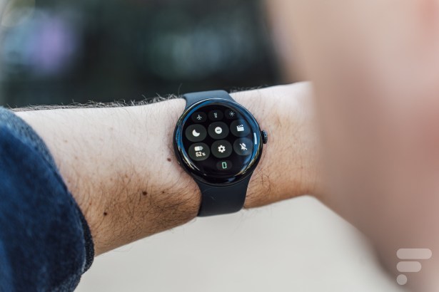 La Google Pixel Watch 4 // Source : Chloé Pertuis - Frandroid