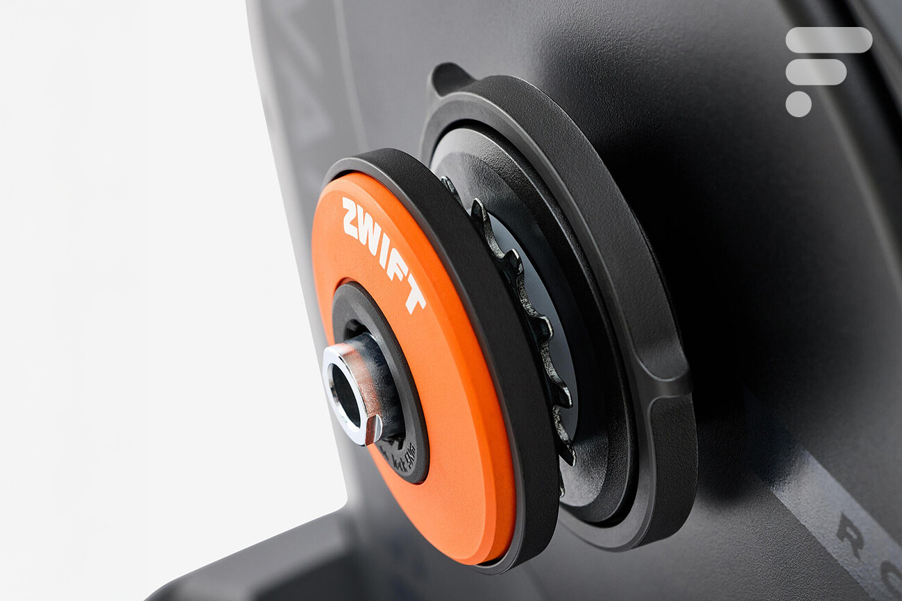 Le Zwift Cog sur le home trainer Van Rysel RCR