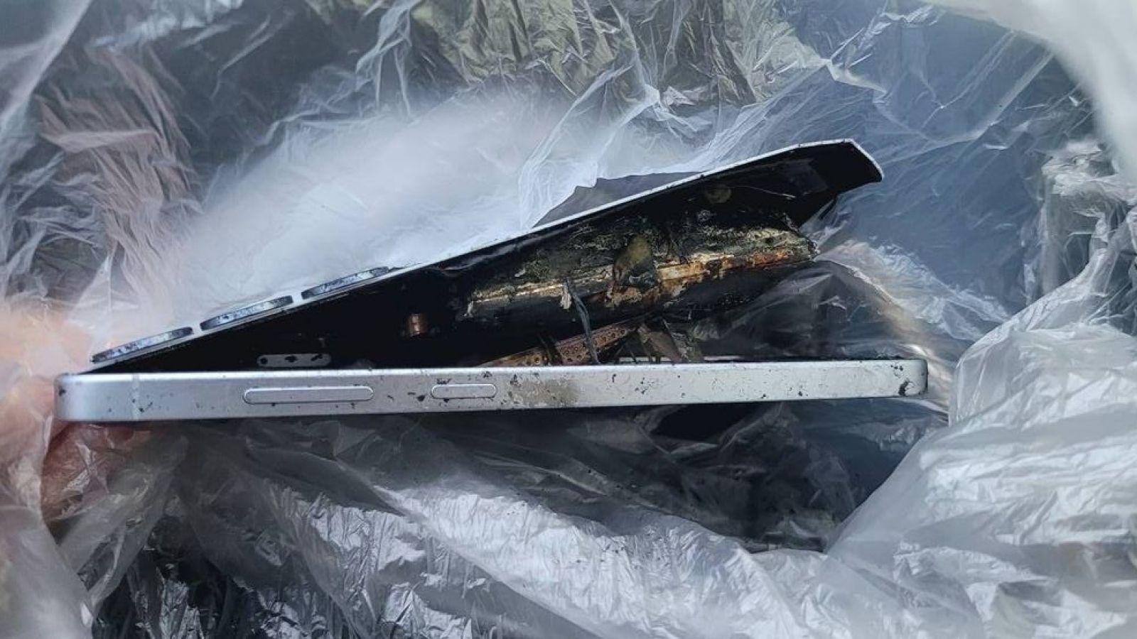 Un Galaxy S25 Plus prend feu dans la main de son propriÃ©taire, le brÃ»lant au premier degrÃ©