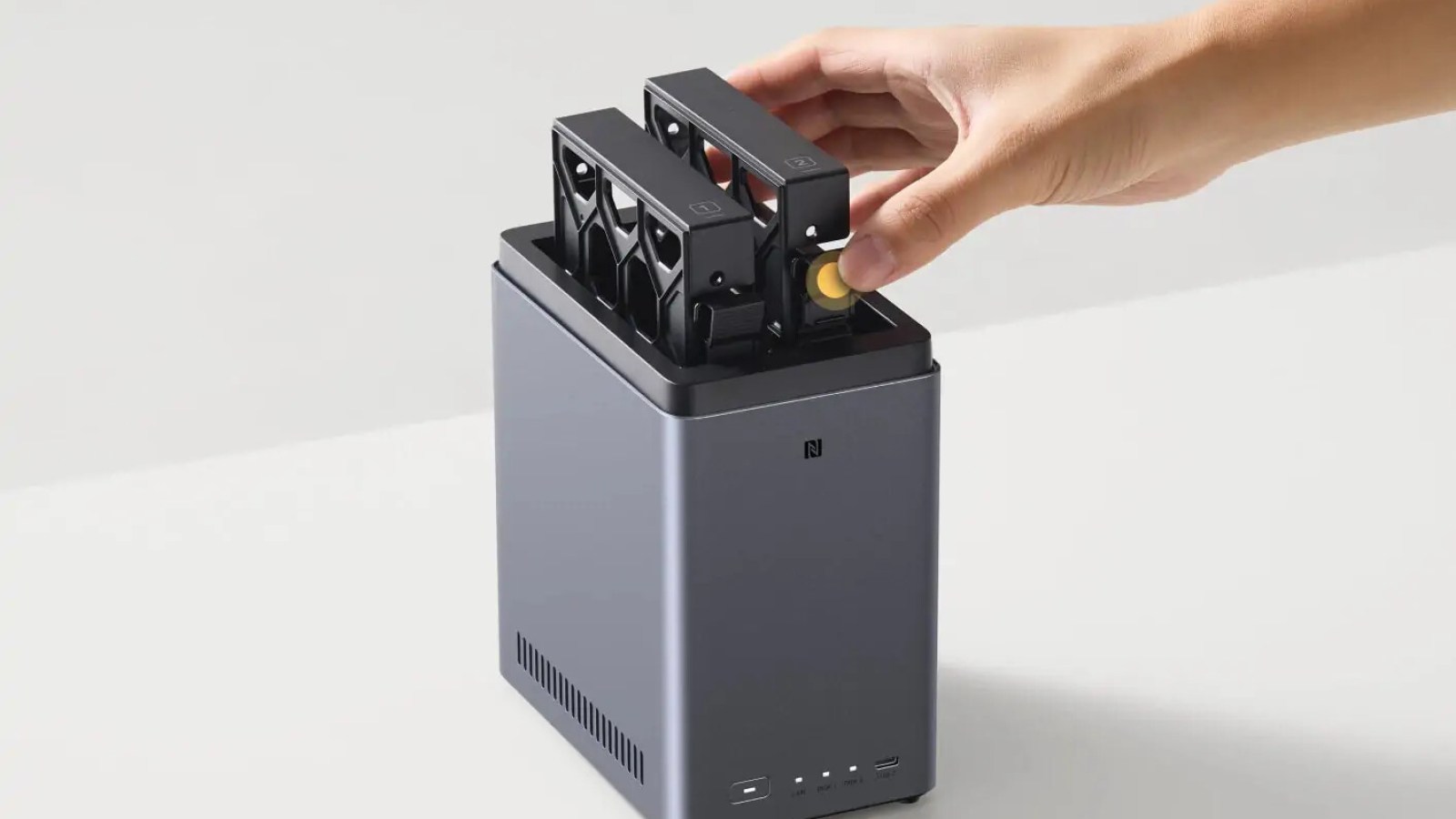 Ugreen DH2300 : le NAS pas cher qui attaque Synology sur son terrain