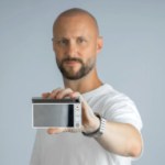 « Votre voix, amplifiée par l’IA » : un Français de Shenzhen défie Plaud et le projet OpenAI-Jony Ive