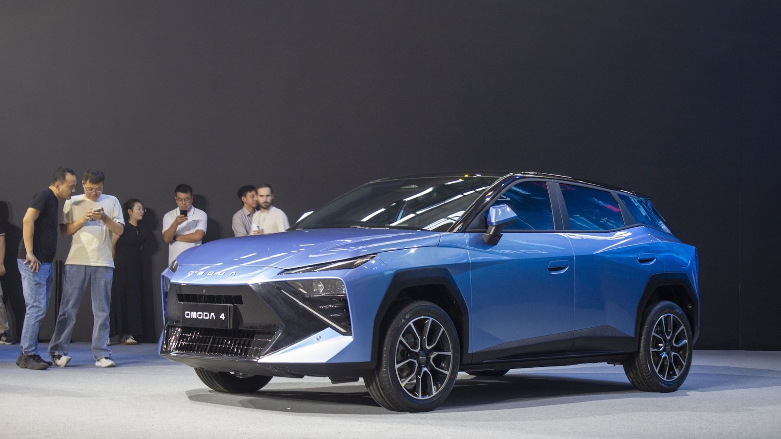 On a vu lâ€™Omoda 4 : comment cette voiture Ã©lectrique et hybride chinoise compte bousculer...