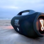 La nouvelle enceinte nomade Bluetooth JBL Boombox 4 envoie du lourd tout en étant plus légère