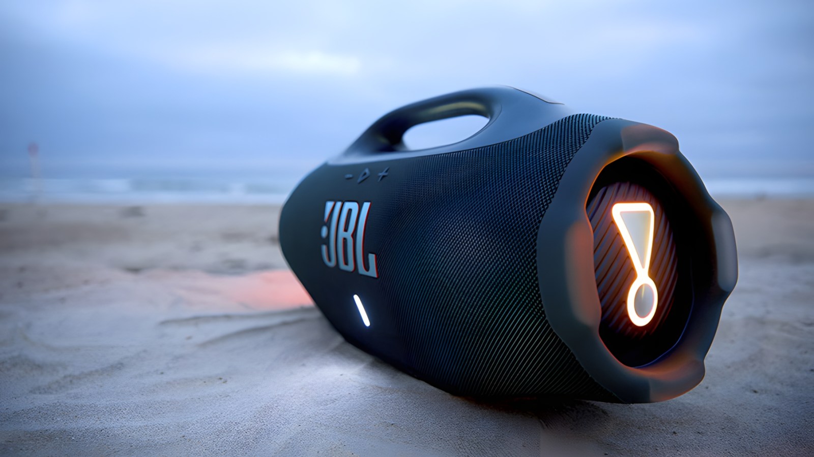 La nouvelle enceinte nomade Bluetooth JBL Boombox 4 envoie du lourd tout en Ã©tant plus...