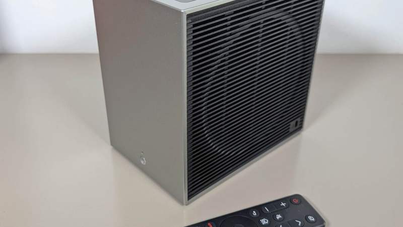 Le LG CineBeam S, un picoprojecteur 4K qui projette une image de 100″ à moins de 40 cm du mur, chute sous les 1 000 €