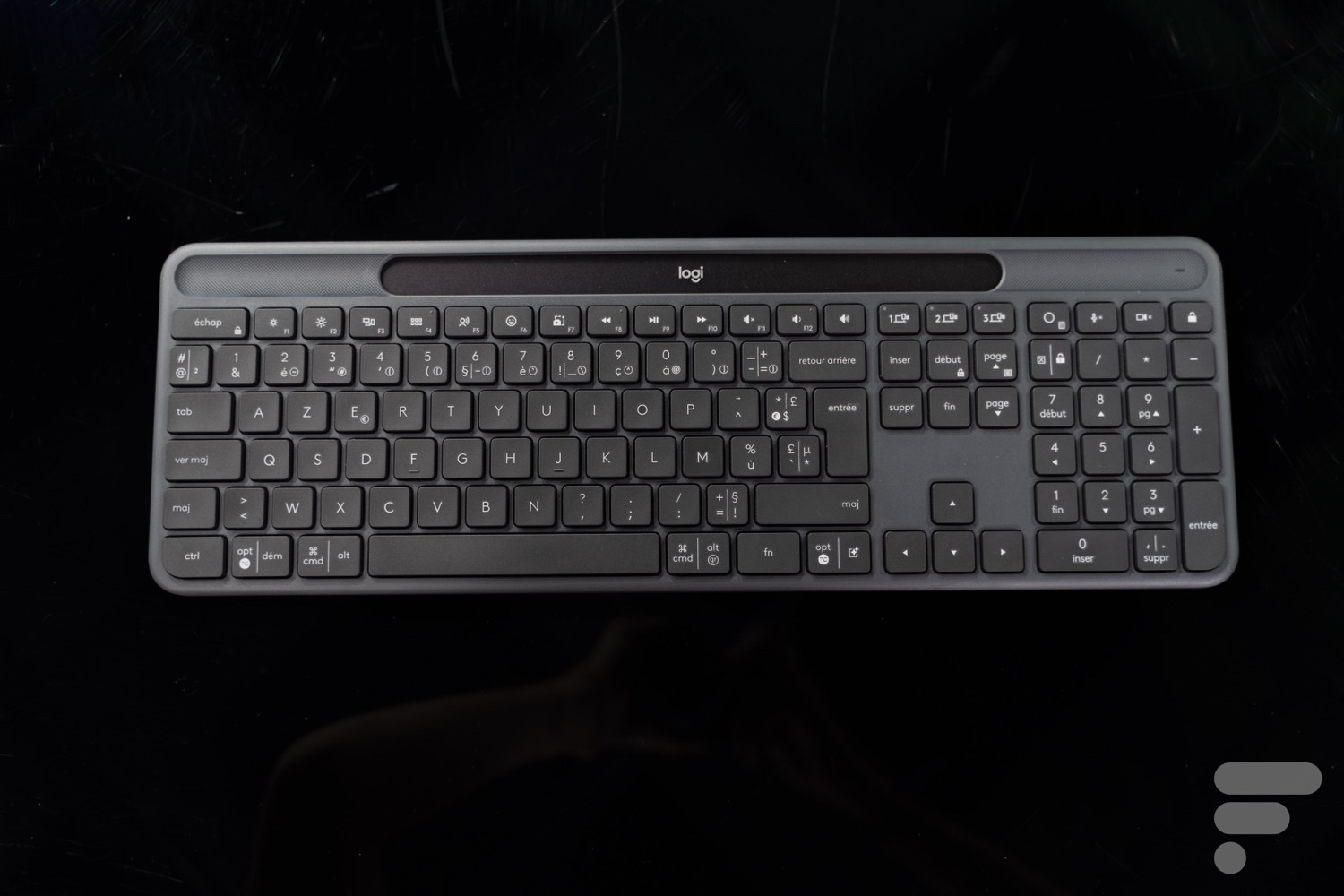 Test du Logitech Signature Slim Solar+ : le clavier sans fil à l’autonomie éternelle