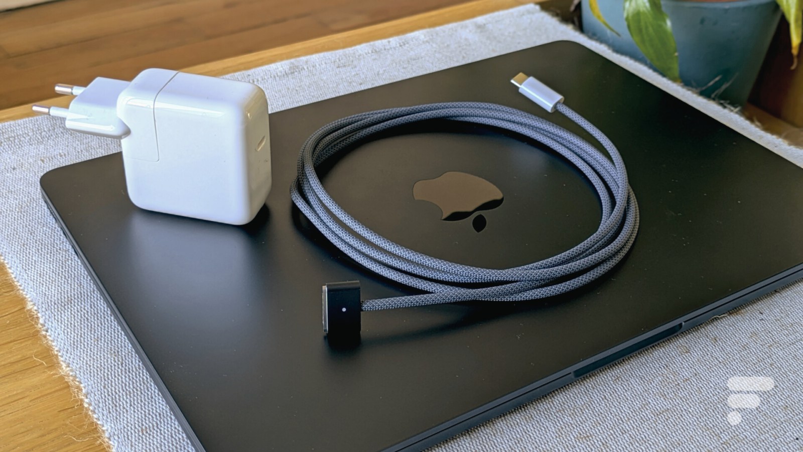 MacBook Pro M5 : pour quel chargeur opter ?