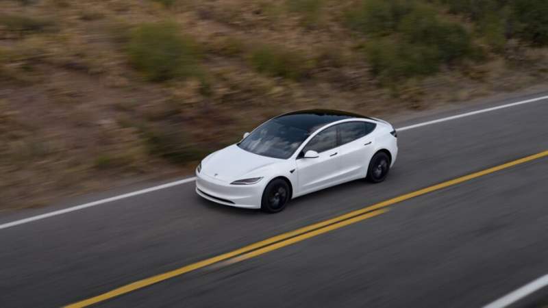 Tesla lance la voiture la moins chère de son histoire en France : voici la Model 3 Standard