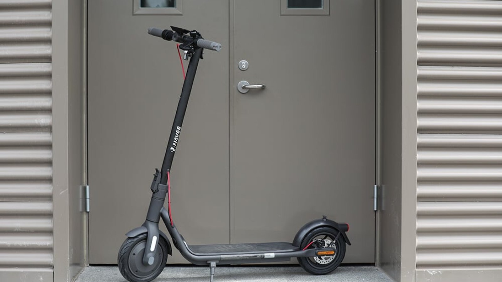 Cette bonne trottinette Ã©lectrique endurante sur 50 km perd 210 â‚¬ de son prix