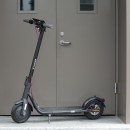 Cette bonne trottinette électrique endurante sur 50 km perd 210 € de son prix