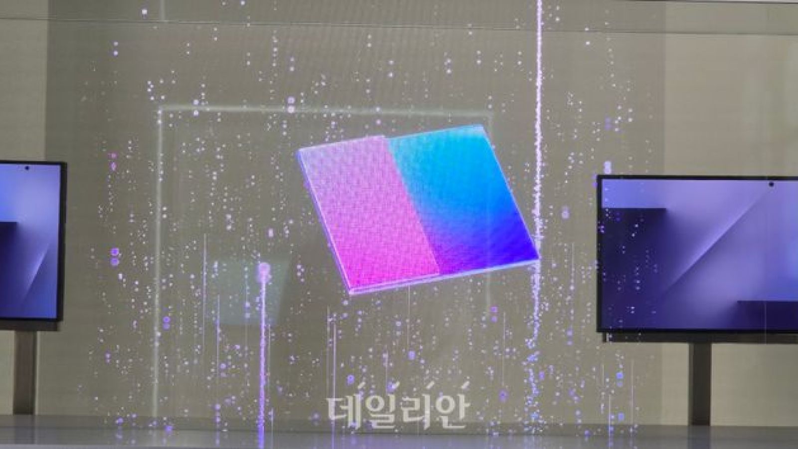 Les premiÃ¨res images du triple pliant de Samsung sont lÃ Â : voilÃ  le Galaxy Z Trifold