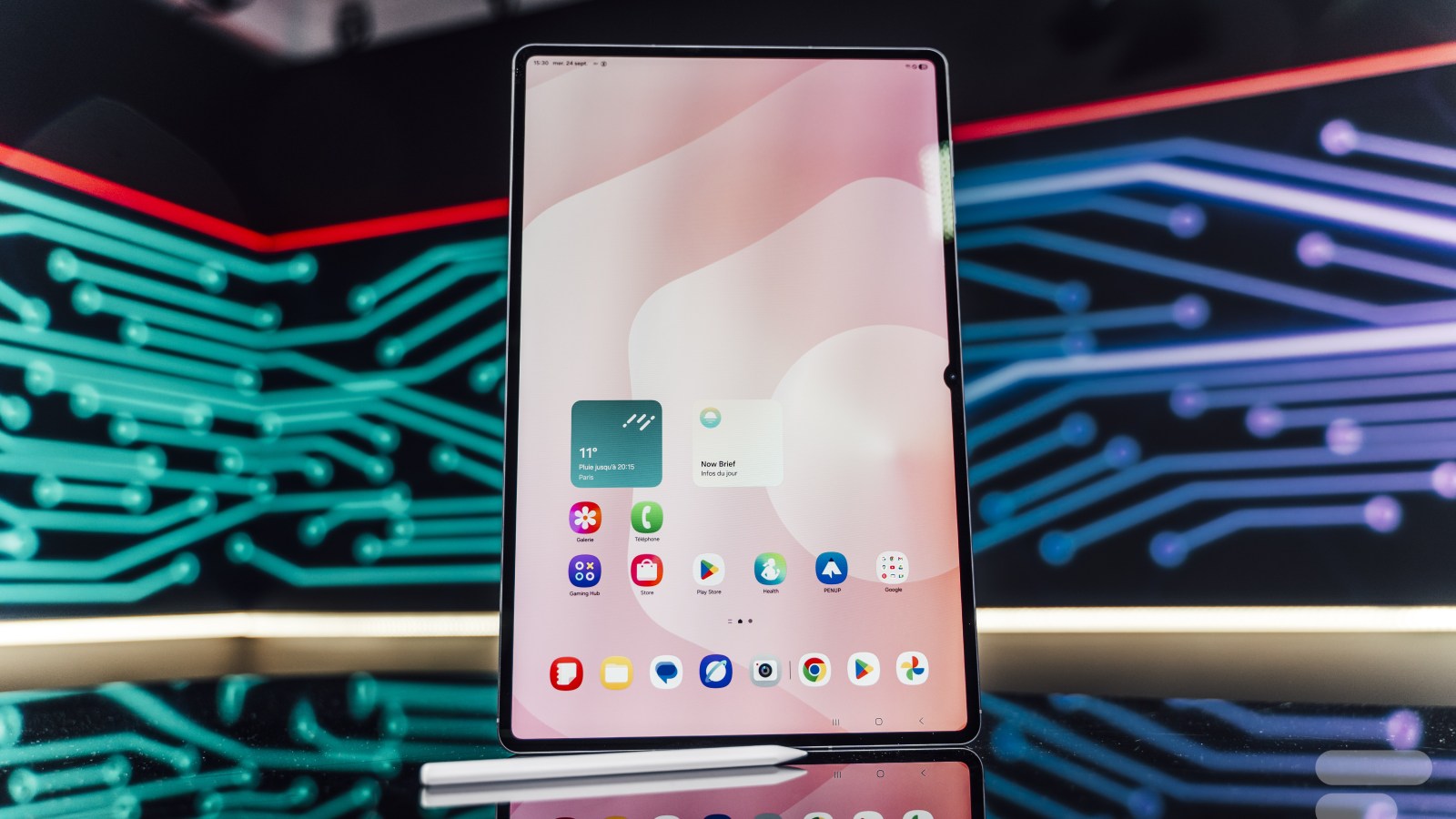 Boulanger baisse dÃ©jÃ  fortement le prix de la rÃ©cente tablette ultra-premium de Samsung,...