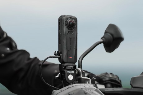 PIU-MTC-Black with heavy duty clamp L'Insta360 X4 Air