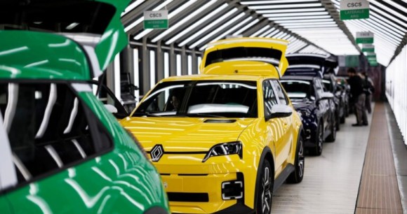 Fabrication de la R5 à Douai // Source : Renault