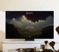 Perplexity TV App sur un TV Samsung S95F // Source : Samsung Perplexity TV App sur un TV Samsung S95F // Source : Samsung