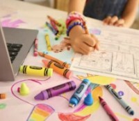 Voici un partenariat qui  // Source : SanDisk x Crayola