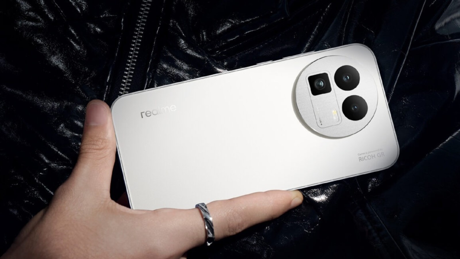 Lâ€™expertise photo de Ricoh arrive dans ce smartphone moins cher de Realme
