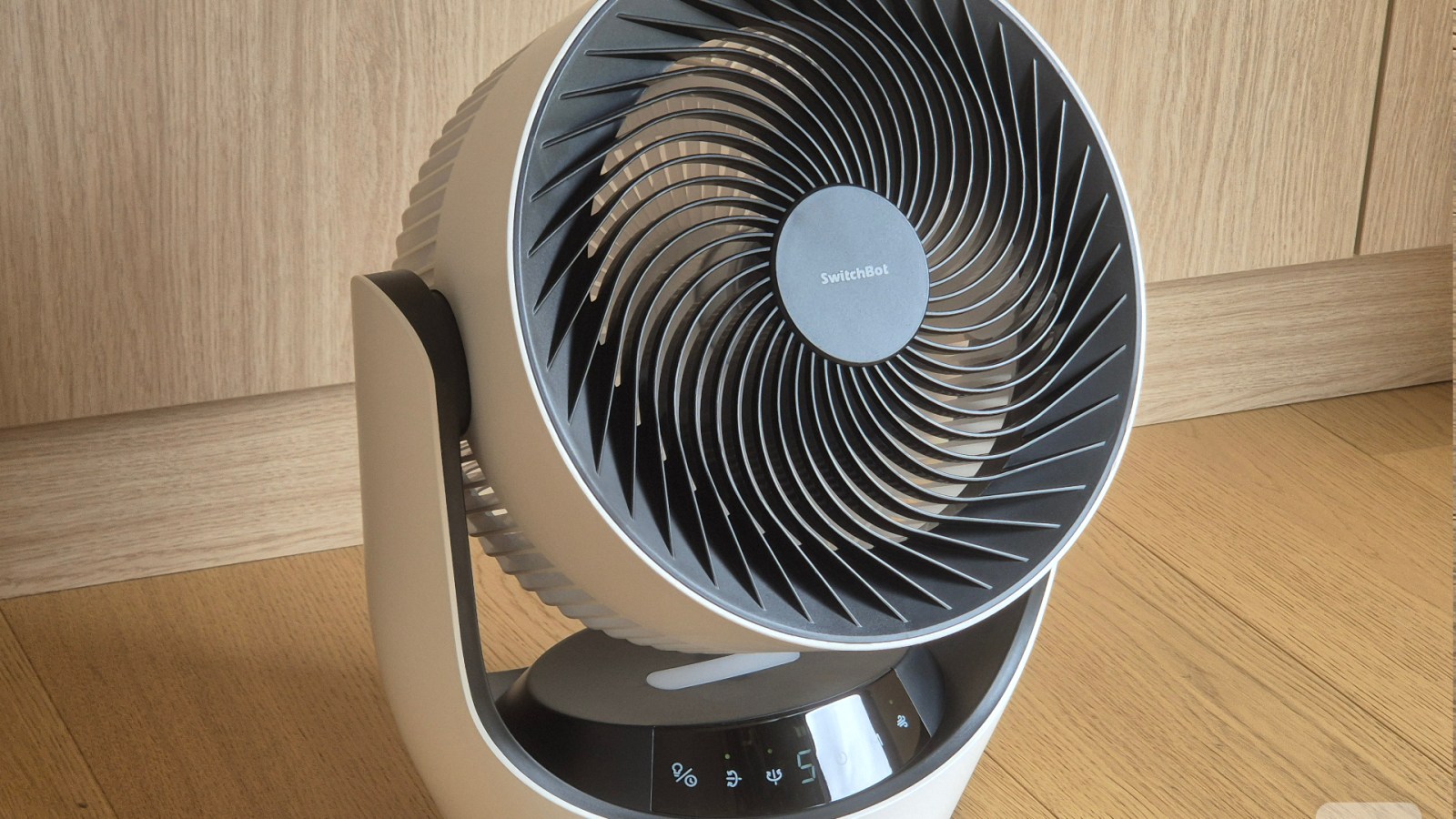 Ce ventilateur connectÃ© SwitchBot mâ€™a aidÃ© Ã  passer lâ€™Ã©tÃ© au frais