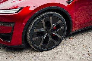 Tesla Model Y Performance 2025 - 00008 Tesla Model Y Performance (2025) // Source : Robin Wycke pour Frandroid