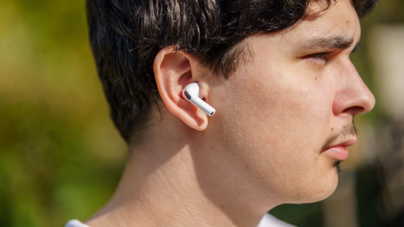 Les AirPods Pro 3 ont un problème dans les avions et Apple n’y a peut-être pas pensé