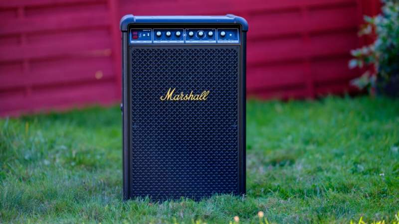 Notée 9/10 par nos soins, la Marshall Bromley 750 est une enceinte parfaite pour les soirées d’été qui coûte 100 € de moins