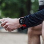 Suunto Race 3 : une fuite sur Google révèle la montre et un abonnement pour l&rsquo;IA