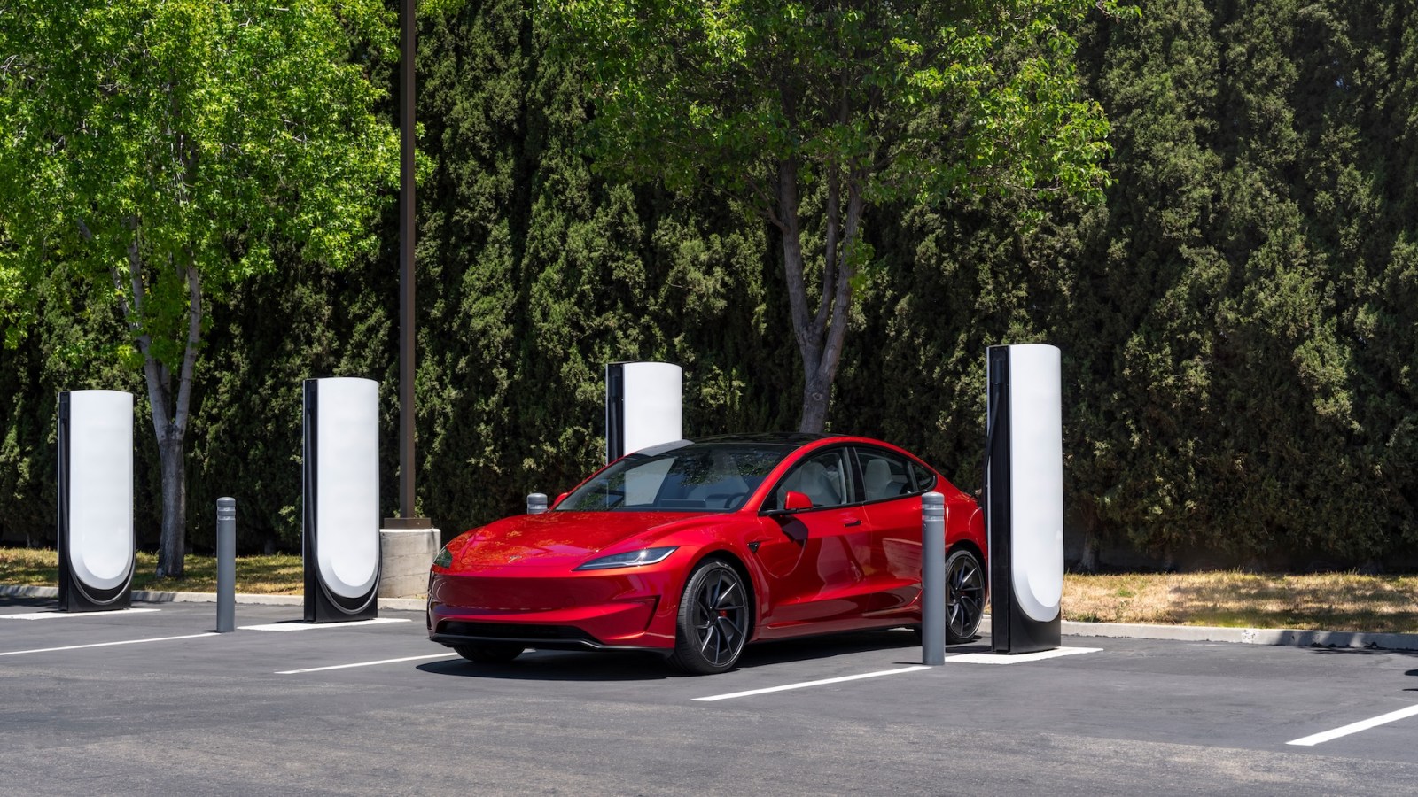 Tesla : les Superchargeurs 800 volts bientÃ´t disponibles en Europe ? Cet intrigant bug nous met...