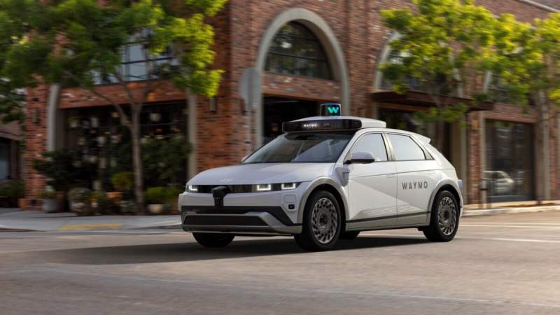 Google s’attaque à Tesla en France : ses voitures autonomes Waymo arrivent, mais il faudra être patient
