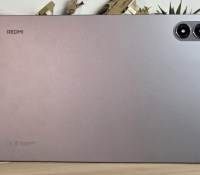 Le dos de la Xiaomi Redmi Pad 2 Pro Le dos de la Xiaomi Redmi Pad 2 Pro