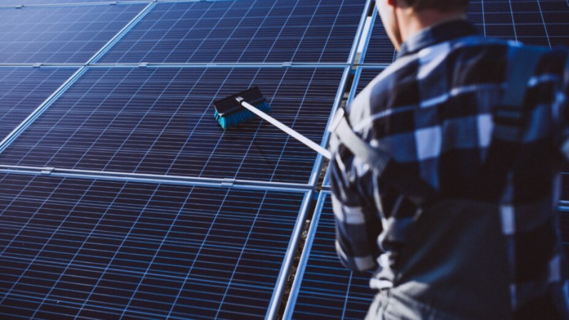 Poussière, chaleur, humidité : ce que l’étude révèle pour optimiser l’entretien des panneaux solaires