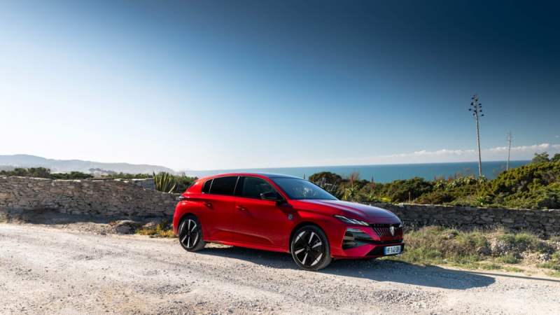 On a essayé la nouvelle Peugeot 308 électrique restylée, qui s’améliore sur un point en particulier