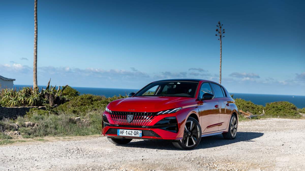 Carburant à plus de 2 euros : les Français optent pour l'électrique