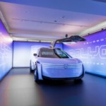 On est montés à bord du Peugeot Polygon, et on a été impressionnés par cette voiture électrique au volant révolutionnaire