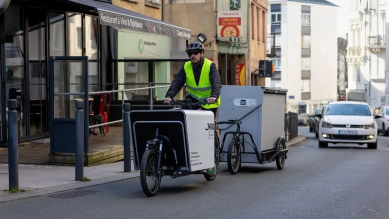« Cela limiterait l’usage des vélos » : la guerre fait rage entre les associations du cycle concernant le sort des vélos cargo de livraison « Cela limiterait l’usage des vélos » : la guerre fait rage entre les associations du cycle concernant le sort des vélos cargo de livraison