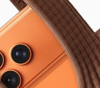 Apple-iPhone-Pocket-and-ISSEY-MIYAKE-cinnamon-with-iPhone-17-Pro – Grande