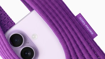 Apple-iPhone-Pocket-and-ISSEY-MIYAKE-purple-with-iPhone-17-01 - Grande