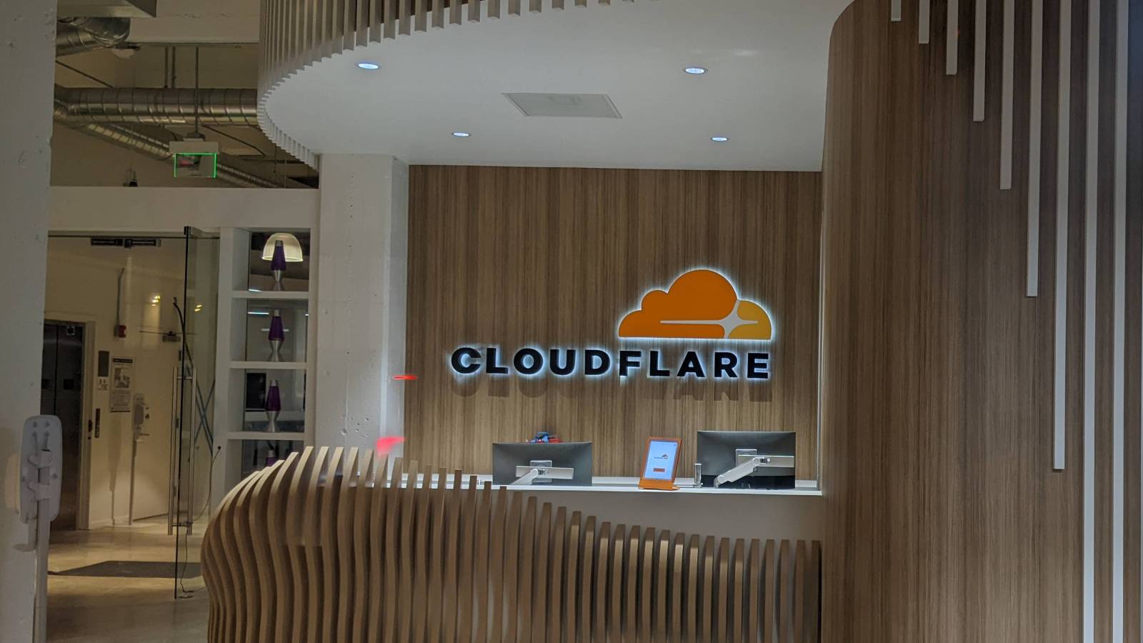 Panne gÃ©ante de Cloudflare : une simple opÃ©ration de sÃ©curitÃ© a fait tomber une partie...