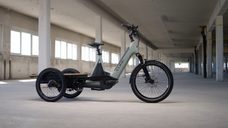 Cette marque de vélo électrique offre (littéralement) sur un plateau son tricycle aux professionnels