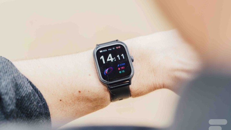 Test de la Decathlon Fit 100 : une montre de sport légère et vraiment accessible