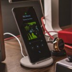 La charge sans fil serait une aberration écologique : l’équivalent d’une ville comme Nantes gaspillé