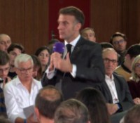 Emmanuel Macron lors de son échange avec les lecteurs du groupe Ebra // Source : Capture d'écran