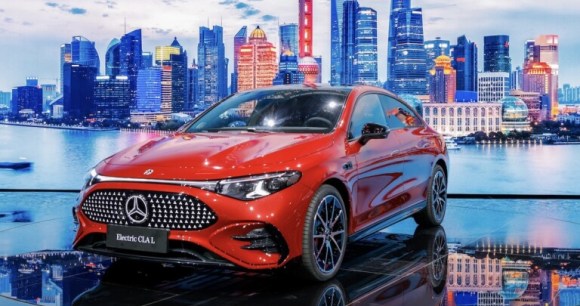 Introduction de la CLA 300 L par Mercedes à Shanghai en avril 2025.