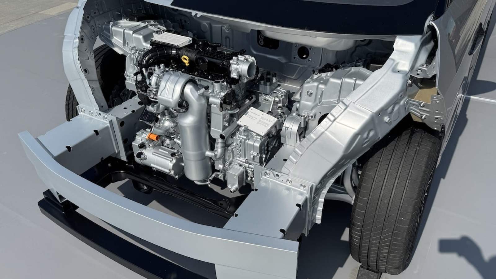 BYD dÃ©voile son chÃ¢ssis rÃ©volutionnaire, la voiture aux 1 600 km dâ€™autonomie et les...