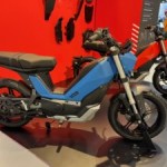 On a vu la nouvelle Peugeot 103 électrique : le retour de la mythique mobylette, mais en bien mieux