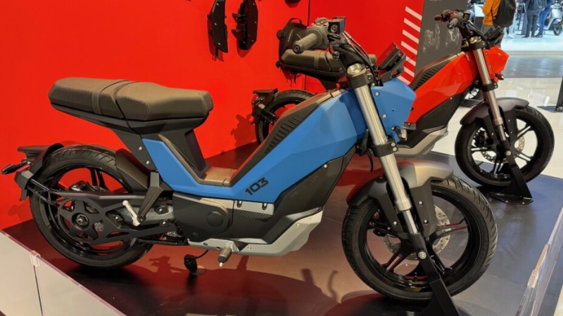 On a vu la nouvelle Peugeot 103 électrique : le retour de la mythique mobylette, mais en bien mieux On a vu la nouvelle Peugeot 103 électrique : le retour de la mythique mobylette, mais en bien mieux