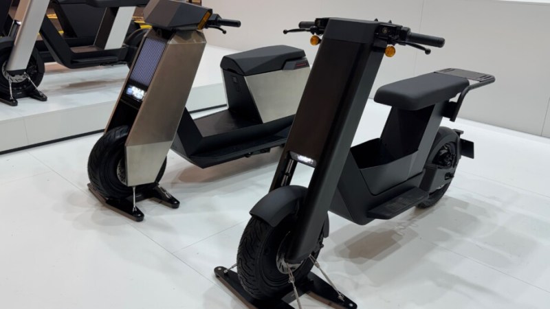 On a vu ces scooters électriques inspirés du Tesla Cybertruck et ils arrivent en Europe On a vu ces scooters électriques inspirés du Tesla Cybertruck et ils arrivent en Europe