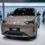 On a vu la Leapmotor A10 (B03X) : pourquoi cette voiture électrique chinoise de Stellantis pourrait faire mal aux Renault 4 et Peugeot 2008 en France