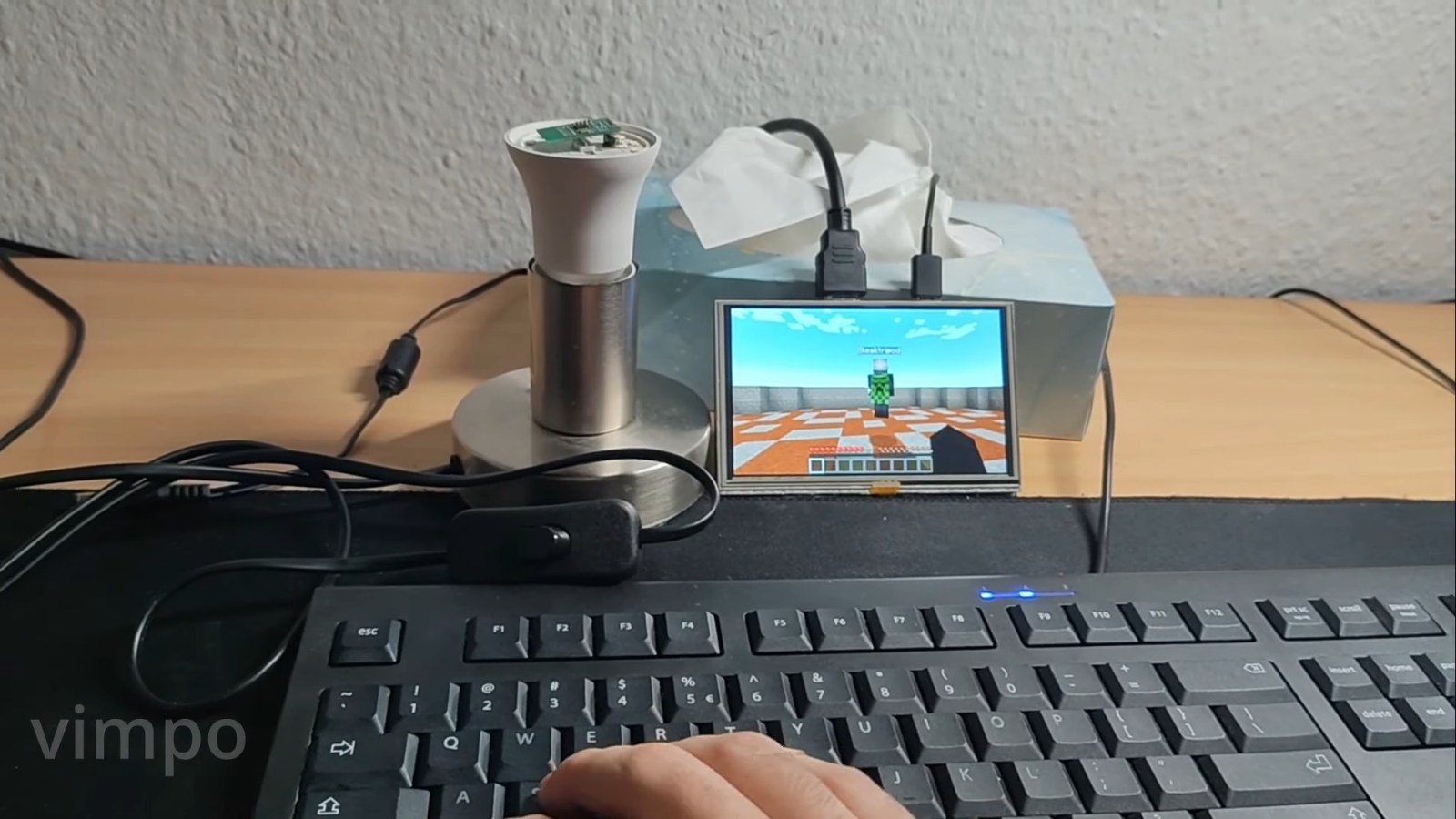 Il fait tournerÂ un serveur Minecraftâ€¦ dansÂ une simple ampoule connectÃ©eâ€¯